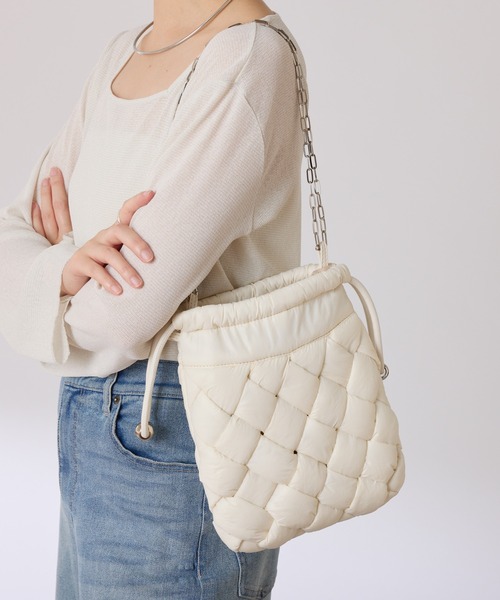 PAPILLONNER(パピヨネ)の「【OT】スクエアメッシュショルダー(ショルダーバッグ・レディース・ブラック/アイボリー・FREE)」の2枚目の写真