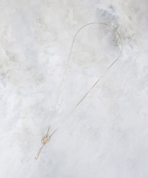 OPAQUE.CLIP（オペークドットクリップ）の「Y字リングしずくメタルネックレス（ネックレス・レディース・シルバー/ゴールド・00）」の5枚目の写真