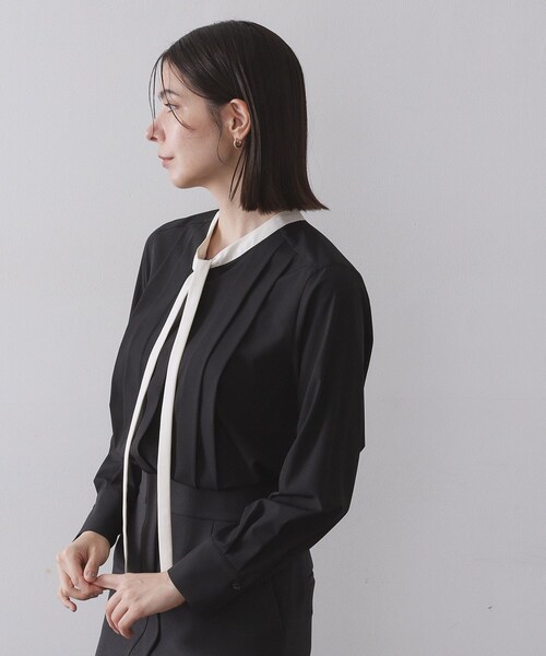 OPAQUE.CLIP(オペークドットクリップ)の「バイカラーボウタイブラウス【洗濯機OK】(シャツ/ブラウス・レディース・ブラック系4/ベージュ系その他7/ホワイト系7・38/40/42)」の8枚目の写真