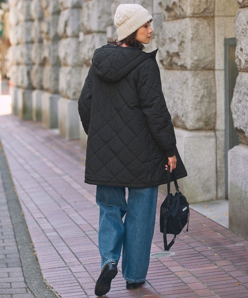 AIGLE（エーグル）の「DUPONT SORONA中綿 撥水 インサレーション リバーシブル キルティングボアジャケット（ダウンジャケット/コート・レディース・ブラック/グレー/ライトグレー・38/36/40）」の21枚目の写真