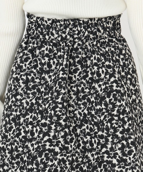 UNIVERVAL MUSE（ユニバーバル ミューズ）の「リバーシブルジャガード_リバーシブルフラワージャガードスカート（スカート・レディース・ホワイト×ブラック・2）」の6枚目の写真