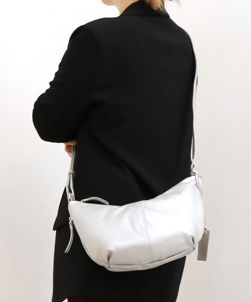 ATLANTA（アトランタ）の「アトランタ ATLANTA / やぎ革軽量ハーフムーンショルダー（ショルダーバッグ・レディース・ベージュ/シルバー系その他3/ブラック/カーキ・FREE）」の6枚目の写真