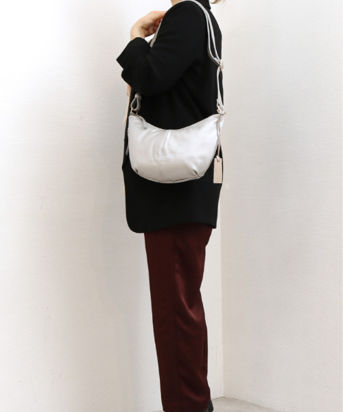 ATLANTA（アトランタ）の「アトランタ ATLANTA / やぎ革軽量ハーフムーンショルダー（ショルダーバッグ・レディース・ベージュ/シルバー系その他3/ブラック/カーキ・FREE）」の7枚目の写真