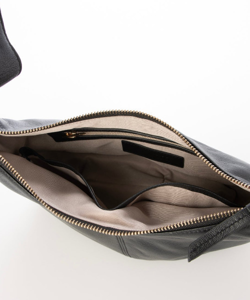 ATLANTA（アトランタ）の「アトランタ ATLANTA / やぎ革軽量ハーフムーンショルダー（ショルダーバッグ・レディース・ベージュ/シルバー系その他3/ブラック/カーキ・FREE）」の19枚目の写真