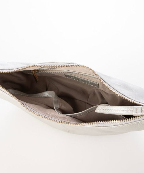 ATLANTA（アトランタ）の「アトランタ ATLANTA / やぎ革軽量ハーフムーンショルダー（ショルダーバッグ・レディース・ベージュ/シルバー系その他3/ブラック/カーキ・FREE）」の13枚目の写真