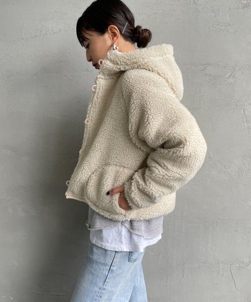 GYMPHLEX（ジムフレックス）の「[GYMPHLEX/ジムフレックス] ショート丈 ボアフードパーカー（ブルゾン・レディース・グレー/オフホワイト/ネイビー・14）」の11枚目の写真