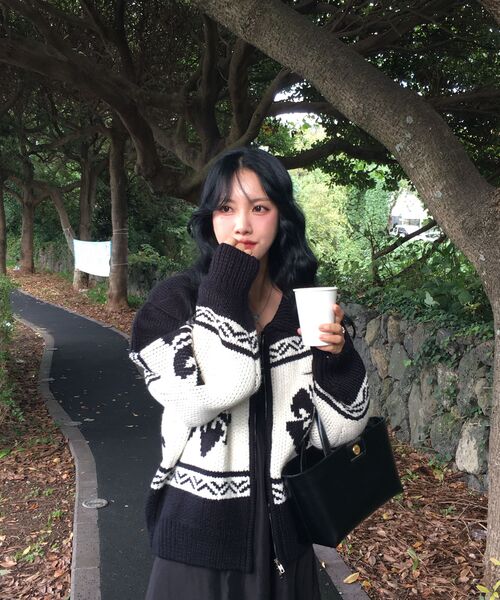 ROCKCAKE(ロックケーキ)の「Flower Cowichan Cardigan - Black/Beige(カーディガン/ボレロ・レディース・その他・SMALL)」の6枚目の写真
