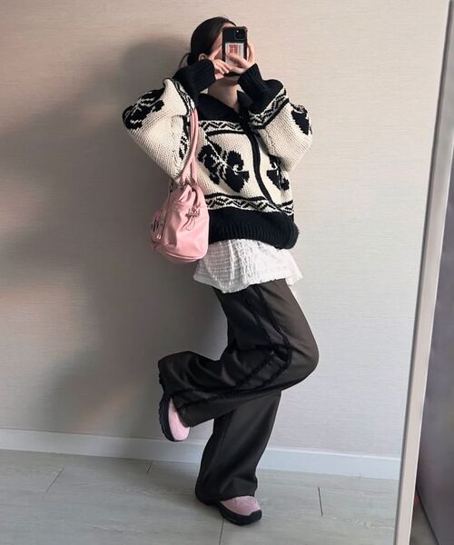 ROCKCAKE(ロックケーキ)の「Flower Cowichan Cardigan - Black/Beige(カーディガン/ボレロ・レディース・その他・SMALL)」の12枚目の写真