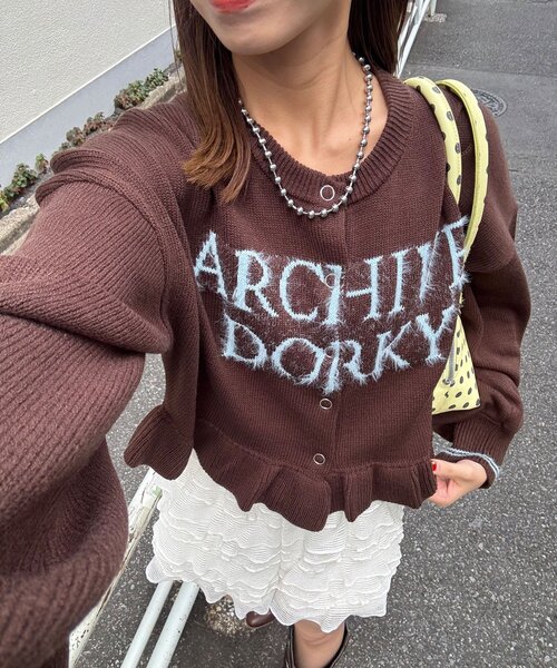 CIAOPANIC（チャオパニック）の「シャギー配色ロゴフリルニットカーディガン（カーディガン/ボレロ・レディース・イエロー/ネイビー/ブラウン/グリーン/グレー/ホワイト・ONE SIZE）」の3枚目の写真