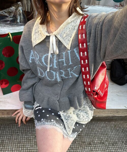 CIAOPANIC（チャオパニック）の「シャギー配色ロゴフリルニットカーディガン（カーディガン/ボレロ・レディース・イエロー/ネイビー/ブラウン/グリーン/グレー/ホワイト・ONE SIZE）」の2枚目の写真