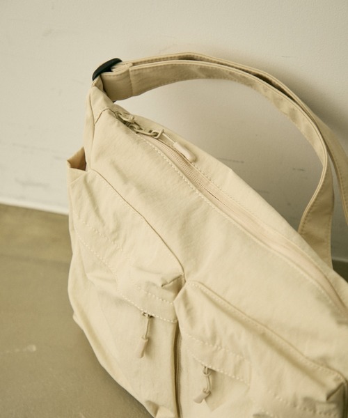 full/fill.(フルフィル)の「out pocket square shoulder bag / アウトポケットスクエアショルダーバッグ(ショルダーバッグ・レディース・アイボリー/ブラック・FREE)」の14枚目の写真