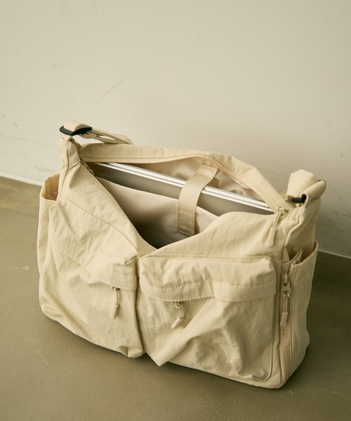 full/fill.(フルフィル)の「out pocket square shoulder bag / アウトポケットスクエアショルダーバッグ(ショルダーバッグ・レディース・アイボリー/ブラック・FREE)」の15枚目の写真