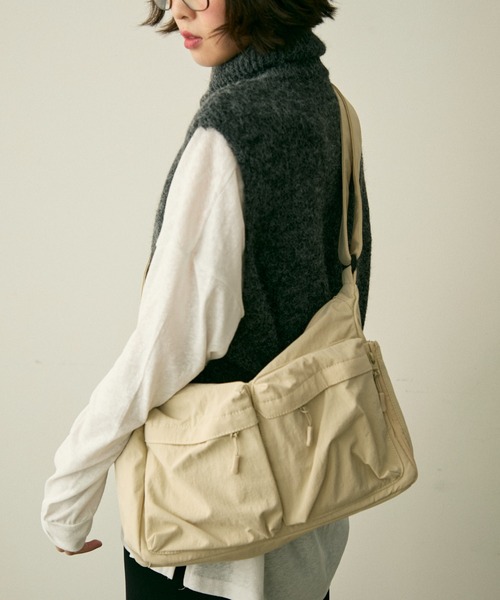 full/fill.(フルフィル)の「out pocket square shoulder bag / アウトポケットスクエアショルダーバッグ(ショルダーバッグ・レディース・アイボリー/ブラック・FREE)」の4枚目の写真