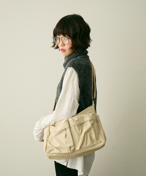 full/fill.(フルフィル)の「out pocket square shoulder bag / アウトポケットスクエアショルダーバッグ(ショルダーバッグ・レディース・アイボリー/ブラック・FREE)」の7枚目の写真