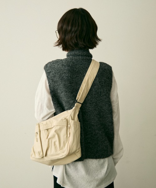 full/fill.(フルフィル)の「out pocket square shoulder bag / アウトポケットスクエアショルダーバッグ(ショルダーバッグ・レディース・アイボリー/ブラック・FREE)」の8枚目の写真