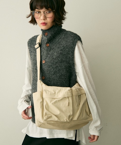 full/fill.(フルフィル)の「out pocket square shoulder bag / アウトポケットスクエアショルダーバッグ(ショルダーバッグ・レディース・アイボリー/ブラック・FREE)」の5枚目の写真
