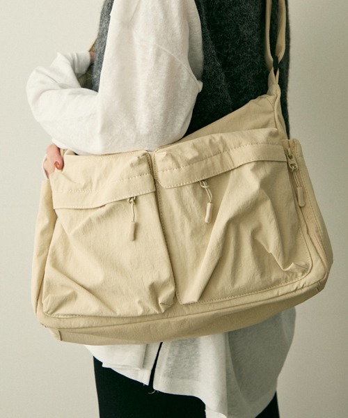 full/fill.(フルフィル)の「out pocket square shoulder bag / アウトポケットスクエアショルダーバッグ(ショルダーバッグ・レディース・アイボリー/ブラック・FREE)」の10枚目の写真