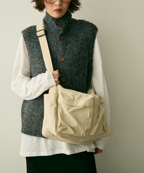 full/fill.(フルフィル)の「out pocket square shoulder bag / アウトポケットスクエアショルダーバッグ(ショルダーバッグ・レディース・アイボリー/ブラック・FREE)」の9枚目の写真