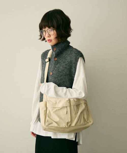 full/fill.(フルフィル)の「out pocket square shoulder bag / アウトポケットスクエアショルダーバッグ(ショルダーバッグ・レディース・アイボリー/ブラック・FREE)」の6枚目の写真