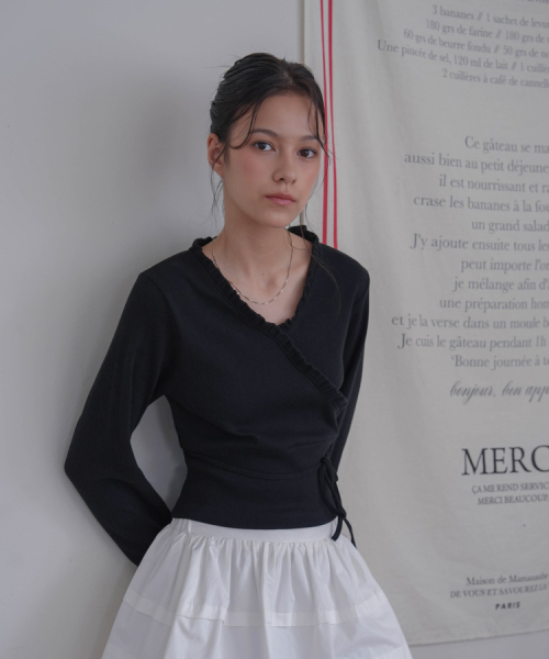 DEHEVE（デヘヴェ）の「Wrap Frill Long Sleeve [Black]（その他トップス・レディース・ブラック・FREE）」の6枚目の写真