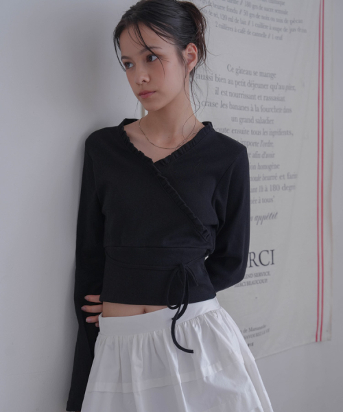 DEHEVE（デヘヴェ）の「Wrap Frill Long Sleeve [Black]（その他トップス・レディース・ブラック・FREE）」の2枚目の写真