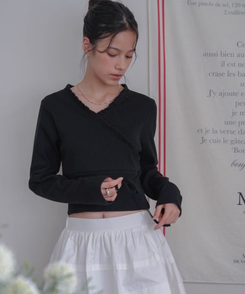DEHEVE（デヘヴェ）の「Wrap Frill Long Sleeve [Black]（その他トップス・レディース・ブラック・FREE）」の3枚目の写真