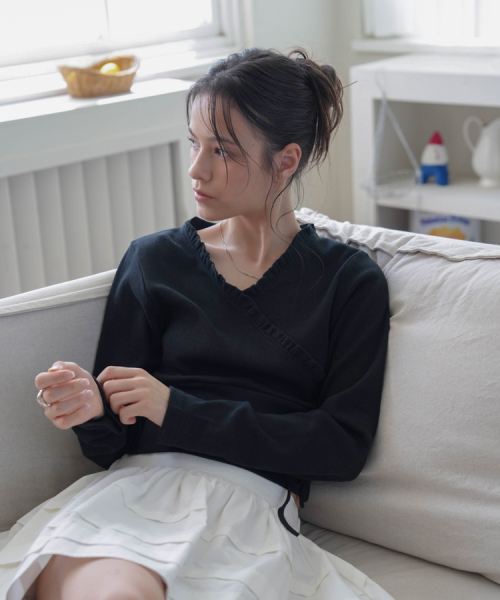DEHEVE（デヘヴェ）の「Wrap Frill Long Sleeve [Black]（その他トップス・レディース・ブラック・FREE）」の4枚目の写真