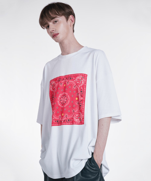 VERSE ONE(バースワン)の「PAISLEY LOGO BANDANA T-SHIRTS WHITE/RED(Tシャツ/カットソー・メンズ・その他・LARGE/MEDIUM/SMALL)」の1枚目の写真