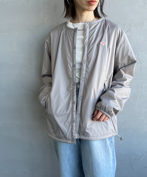 DANTON（ダントン）の「[DANTON/ダントン] ナイロンタフタ インサレーションノーカラージャケット（ノーカラージャケット・レディース・ブラック/グレイッシュベージュ・M/L/XL）」の2枚目の写真