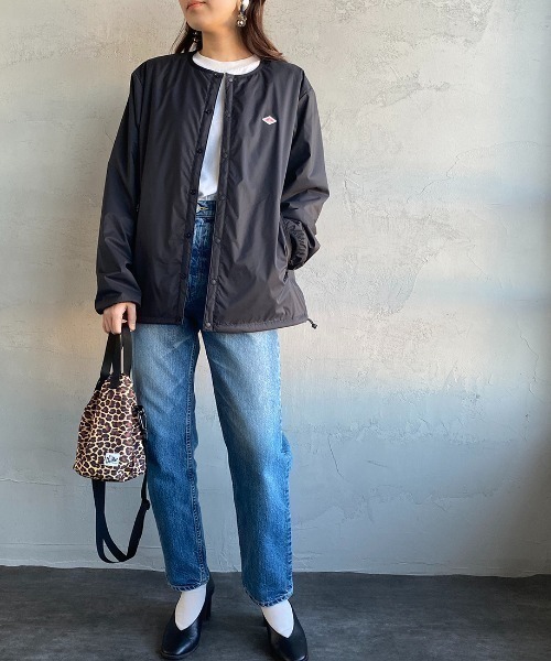 DANTON（ダントン）の「[DANTON/ダントン] ナイロンタフタ インサレーションノーカラージャケット（ノーカラージャケット・レディース・ブラック/グレイッシュベージュ・M/L/XL）」の4枚目の写真