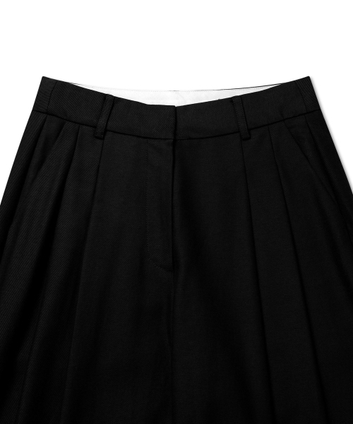 MICHIKO LONDON(ミチコ ロンドン)の「ボリュームタックワイドスラックスマットブラック(スラックス・レディース・その他・SMALL/MEDIUM/LARGE)」の3枚目の写真
