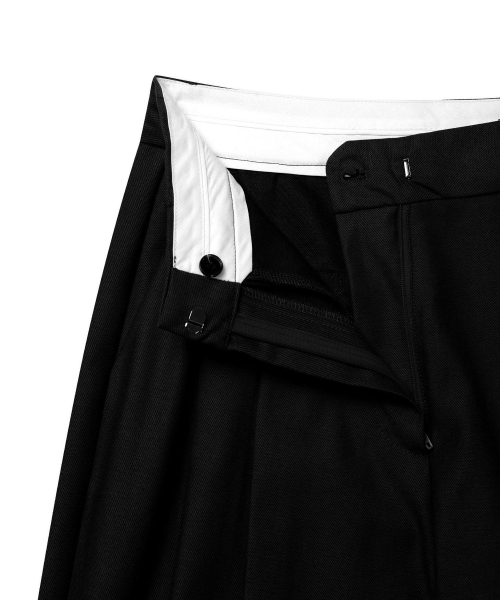 MICHIKO LONDON(ミチコ ロンドン)の「ボリュームタックワイドスラックスマットブラック(スラックス・レディース・その他・SMALL/MEDIUM/LARGE)」の4枚目の写真