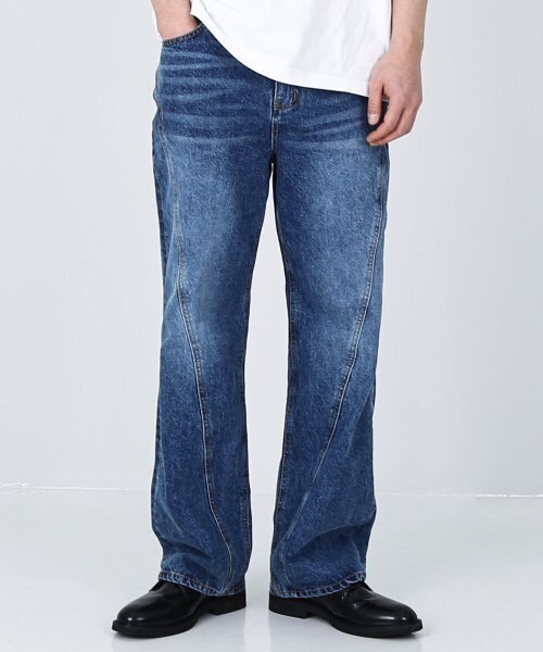 KND(ケイエヌディ)の「ワイドフィットダイアグナルアークウォッシュデニム(デニムパンツ・メンズ・その他・1(S)/2(M)/3(L))」の7枚目の写真