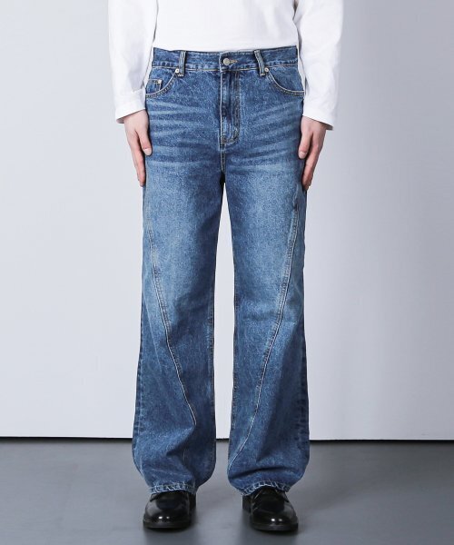 KND(ケイエヌディ)の「ワイドフィットダイアグナルアークウォッシュデニム(デニムパンツ・メンズ・その他・1(S)/2(M)/3(L))」の8枚目の写真