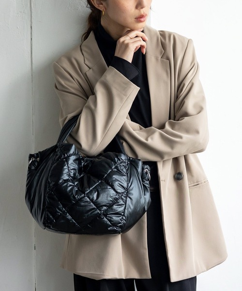 VitaFelice(ヴィータフェリーチェ)の「キルティング3収納ハンドバッグ(ハンドバッグ・レディース・シルバー系/シルバー/ブラック・FREE)」の17枚目の写真