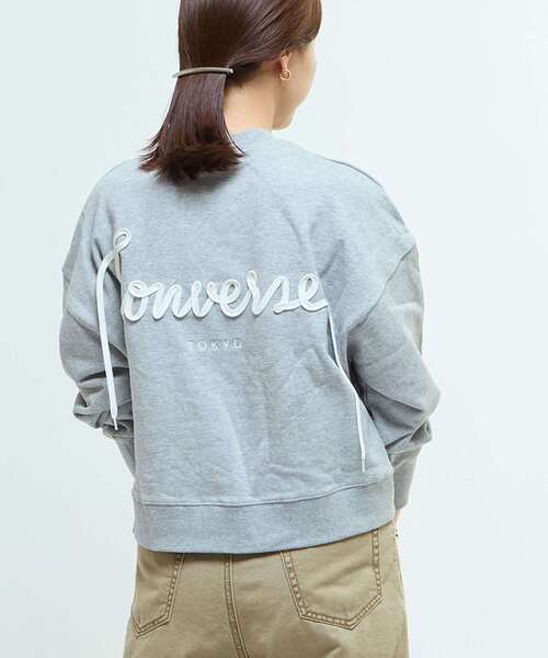 CONVERSE TOKYO(コンバーストウキョウ)の「BACK SPINDLE LOGO SWEAT(スウェット・レディース・ブルー/セージグリーン/杢グレー/ブラック/ピンク/アイボリー・FREE)」の3枚目の写真