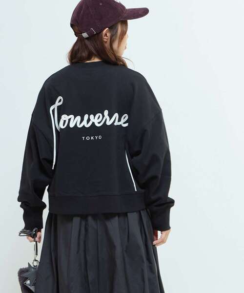 CONVERSE TOKYO(コンバーストウキョウ)の「BACK SPINDLE LOGO SWEAT(スウェット・レディース・ブルー/セージグリーン/杢グレー/ブラック/ピンク/アイボリー・FREE)」の1枚目の写真