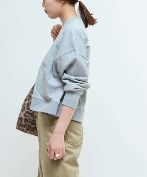 CONVERSE TOKYO(コンバーストウキョウ)の「BACK SPINDLE LOGO SWEAT(スウェット・レディース・ブルー/セージグリーン/杢グレー/ブラック/ピンク/アイボリー・FREE)」の22枚目の写真