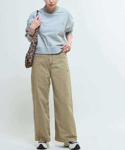 CONVERSE TOKYO(コンバーストウキョウ)の「BACK SPINDLE LOGO SWEAT(スウェット・レディース・ブルー/セージグリーン/杢グレー/ブラック/ピンク/アイボリー・FREE)」の21枚目の写真