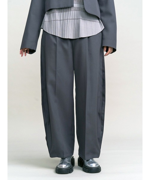 UN3D.（アンスリード）の「SIDE PLEATS PANTS / サイドプリーツパンツ（その他パンツ・レディース・ブラック/グレー・36/38）」の2枚目の写真