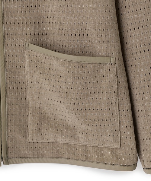 MEN'S BIGI（メンズビギ）の「シアーメッシュスエード ジップカーディガン＜通気性＞＜ストレッチ＞（カーディガン/ボレロ・メンズ・ベージュ/ブラック・03/02）」の6枚目の写真