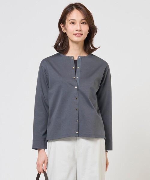 J.PRESS Ladies(J.プレス レディス)の「【冷房対策に】40Gポンチ クルーネック カーディガン(Tシャツ/カットソー・レディース・ネイビー系/ベージュ系/グレー系・SMALL)」の2枚目の写真