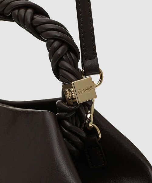 GANNI（ガニー）の「Bou Small Crinkle Oleatex（ハンドバッグ・レディース・ダークオリーブ・ONE SIZE）」の4枚目の写真