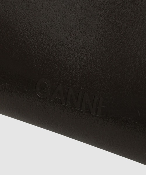 GANNI（ガニー）の「Bou Small Crinkle Oleatex（ハンドバッグ・レディース・ダークオリーブ・ONE SIZE）」の6枚目の写真