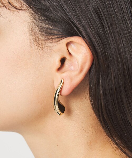 green label relaxing(グリーンレーベルリラクシング)の「ドロップバー イヤリング(イヤリング・レディース・ゴールド/シルバー・FREE)」の2枚目の写真