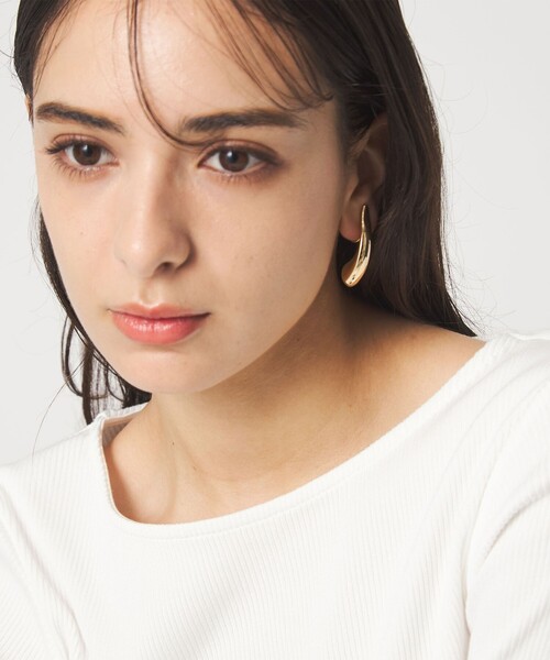 green label relaxing(グリーンレーベルリラクシング)の「ドロップバー イヤリング(イヤリング・レディース・ゴールド/シルバー・FREE)」の3枚目の写真