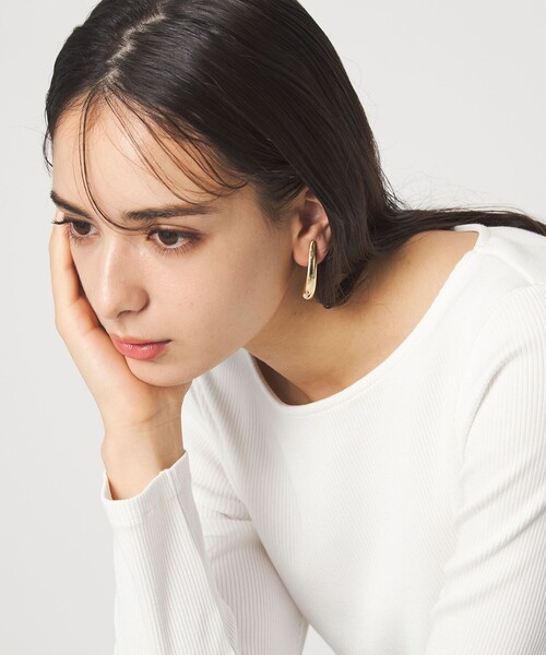 green label relaxing(グリーンレーベルリラクシング)の「ドロップバー イヤリング(イヤリング・レディース・ゴールド/シルバー・FREE)」の4枚目の写真