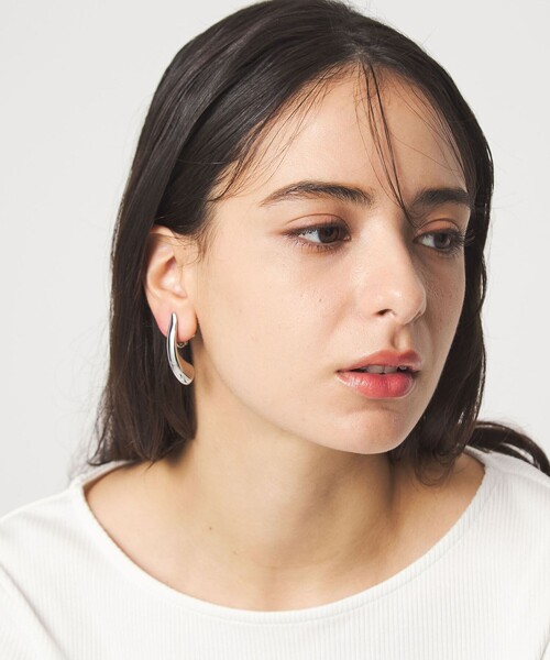 green label relaxing(グリーンレーベルリラクシング)の「ドロップバー イヤリング(イヤリング・レディース・ゴールド/シルバー・FREE)」の5枚目の写真