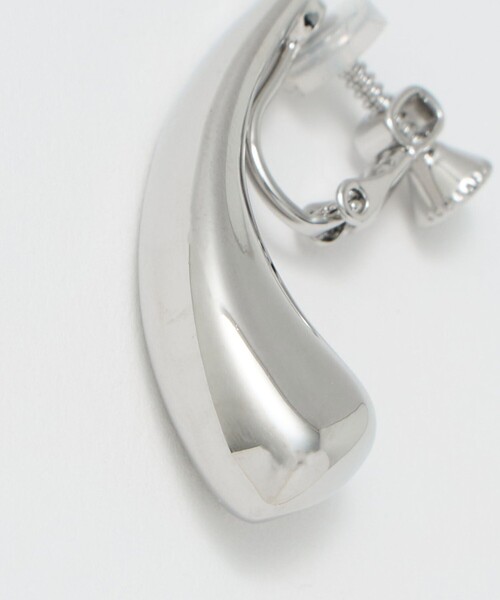 green label relaxing(グリーンレーベルリラクシング)の「ドロップバー イヤリング(イヤリング・レディース・ゴールド/シルバー・FREE)」の13枚目の写真