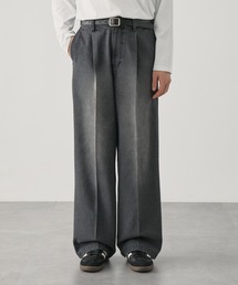 EASENCE（イーズエンス）の「【EASENCE】センタープレス タックストレート ベーシック デニムスラックス<ウォッシャブル 速乾 サステナブル素材>（デニムパンツ）」